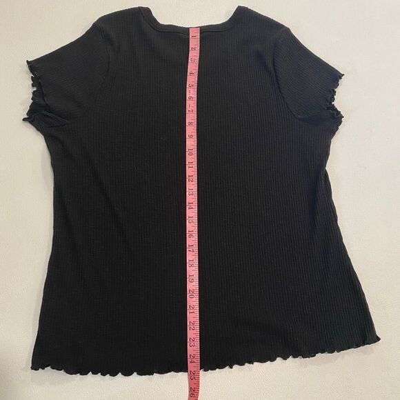 Terra & Sky Black Ribbed Lettuce Hem Top Women’s Plus 1X (16W–18W) - Picture 4 of 5
